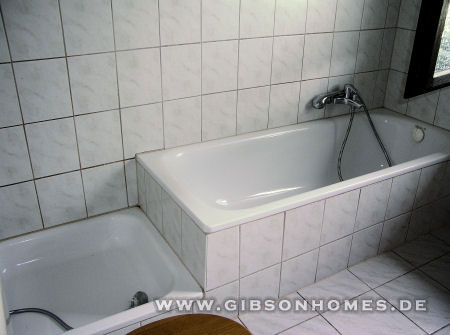 Badezimmer mit Dusche - Reihenendhaus in 63322 Rdermark Waldacker