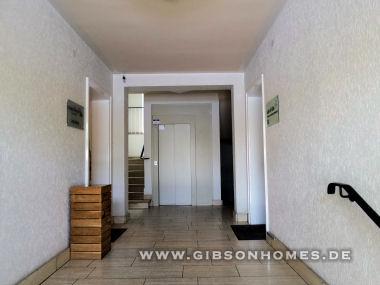 Hausflur mit Aufzug - Etagenwohnung 3.OG in 40476 Dsseldorf Golzheim WE09-10