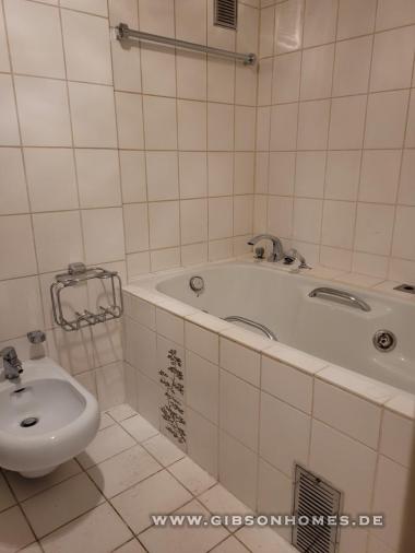 Bad mit Wanne 1. OG - Etagenwohnung in 40215 Dsseldorf Innenstadt