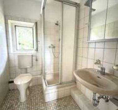 Badezimmer mit Dusche - apartment in 42699 Solingen Barl
