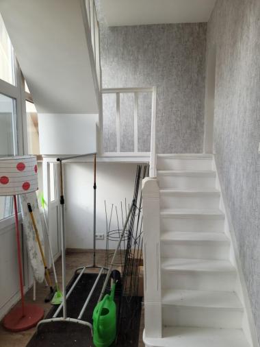 Treppe zur Dusche - One-Level-Apartment in 40589 Dsseldorf Holthausen