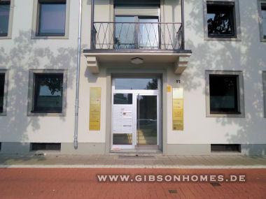 Wohnhaus-Eingang - TG-Stellplatz in 40476 Dsseldorf Golzheim