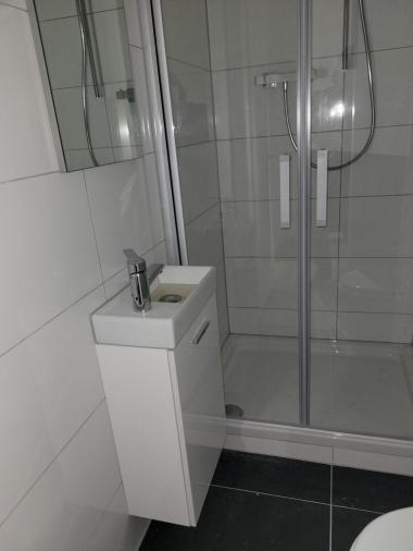 Bad mit Dusche - Etagenwohnung in 47798 Krefeld