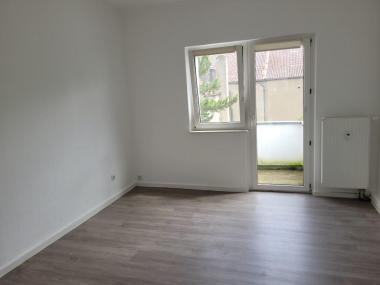 Schlafen - Balkonzugang - Level-floor-apartment in 47798 Krefeld