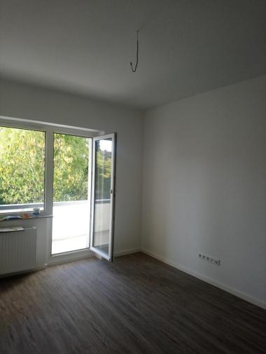Balkonzugang vom Wohnraum - Level apartment in 40591 Dsseldorf Wersten(1.OG)
