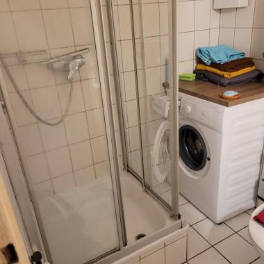 Bad mit Dusche - One-Level-Apartment in 40227 Dsseldorf Friedrichstadt