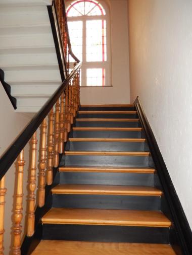 Treppe zur Maisonette - Wohnhaus-Praxis in 41460 Neuss Innenstadt