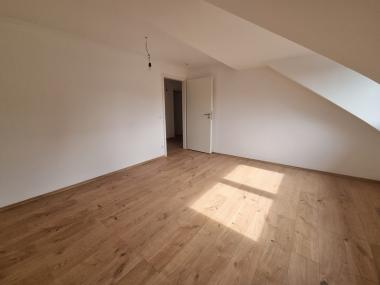 Zimmer - Etagenwohnung in 47119 Duisburg Laar (4OG li)